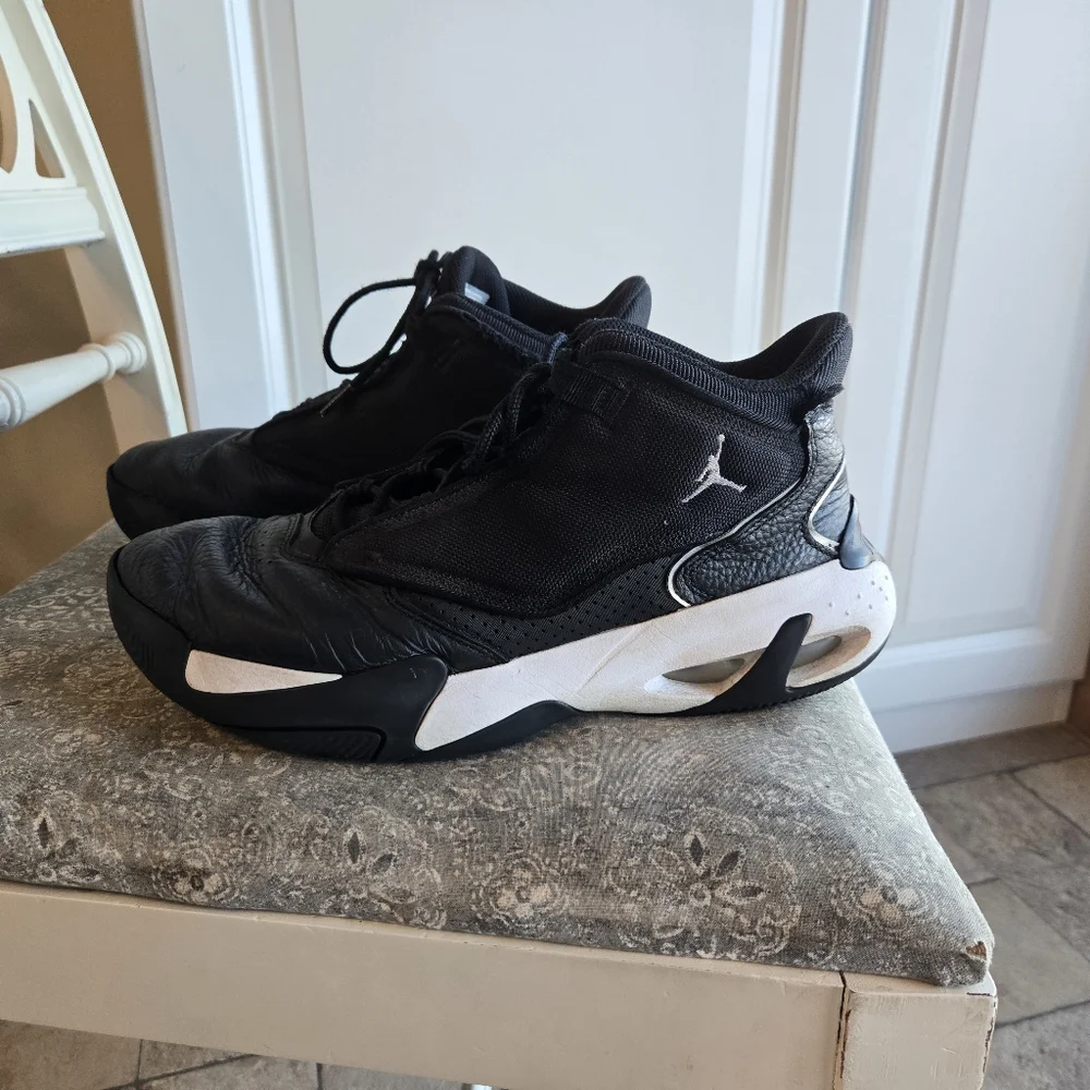 Mens Jordan's size 9.5 - Picture 1 of 10